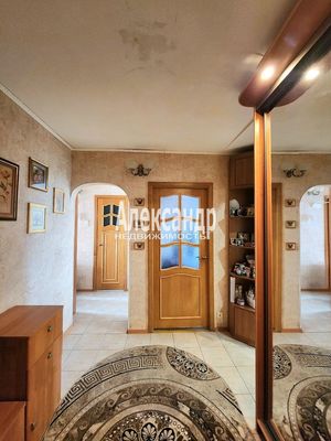 Продам двухкомнатную (2-комн.) квартиру, Декабристов Бестужевых ул, 7, Кириши г