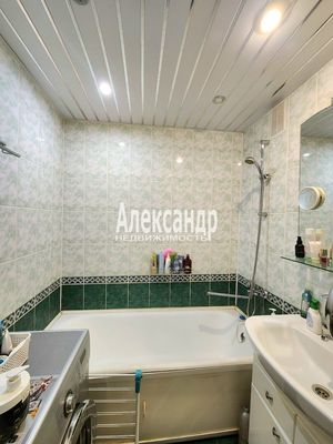 Продам двухкомнатную (2-комн.) квартиру, Декабристов Бестужевых ул, 7, Кириши г