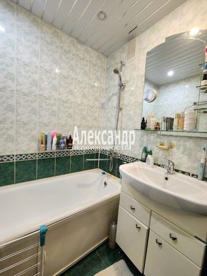 Продам двухкомнатную (2-комн.) квартиру, Декабристов Бестужевых ул, 7, Кириши г