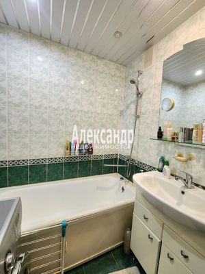 Продам двухкомнатную (2-комн.) квартиру, Декабристов Бестужевых ул, 7, Кириши г