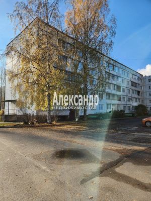Продам двухкомнатную (2-комн.) квартиру, Декабристов Бестужевых ул, 7, Кириши г