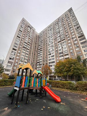 Продам многокомнатную квартиру, Маршала Захарова ул, 6к3, Москва г