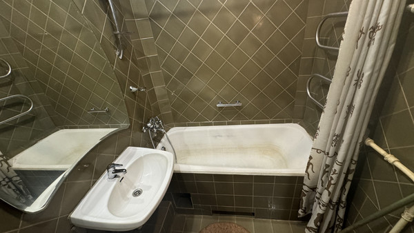 Продам трехкомнатную (3-комн.) квартиру, Погодина ул, 6в, Ростов-на-Дону г