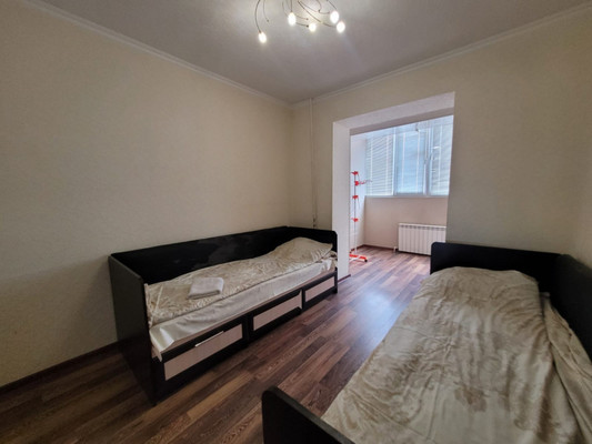 Продам трехкомнатную (3-комн.) квартиру, Фрунзе ул, 10, Баксан г