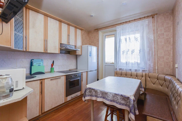 Продам трехкомнатную (3-комн.) квартиру, Адмирала Лазарева ул, 38, Москва г