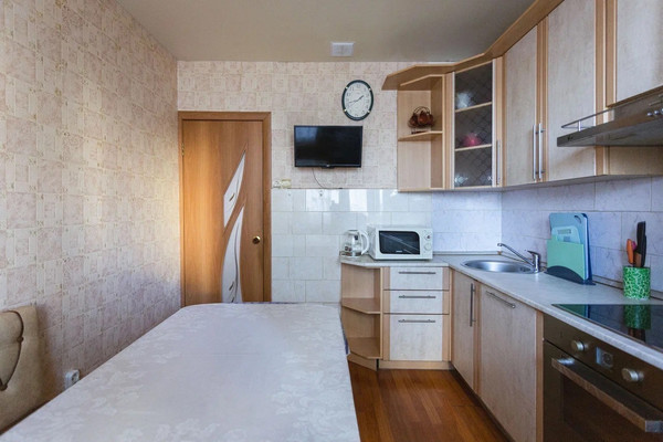Продам трехкомнатную (3-комн.) квартиру, Адмирала Лазарева ул, 38, Москва г