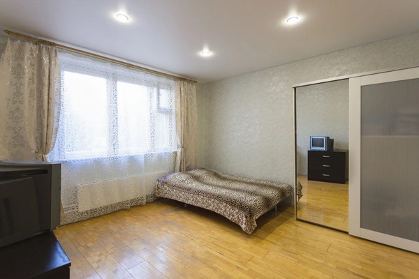 Продам трехкомнатную (3-комн.) квартиру, Адмирала Лазарева ул, 38, Москва г