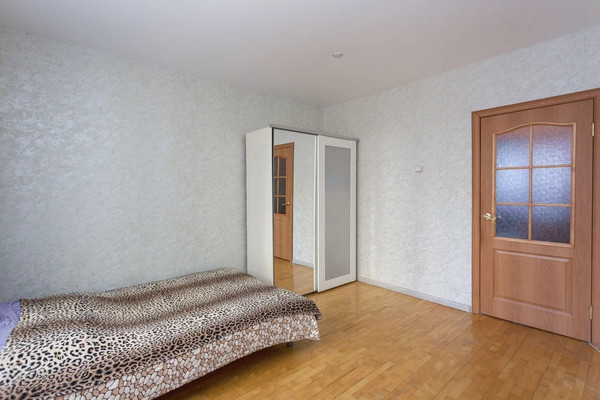 Продам трехкомнатную (3-комн.) квартиру, Адмирала Лазарева ул, 38, Москва г
