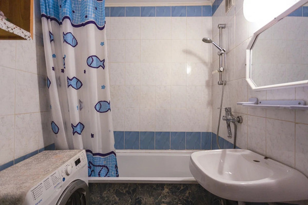 Продам трехкомнатную (3-комн.) квартиру, Адмирала Лазарева ул, 38, Москва г