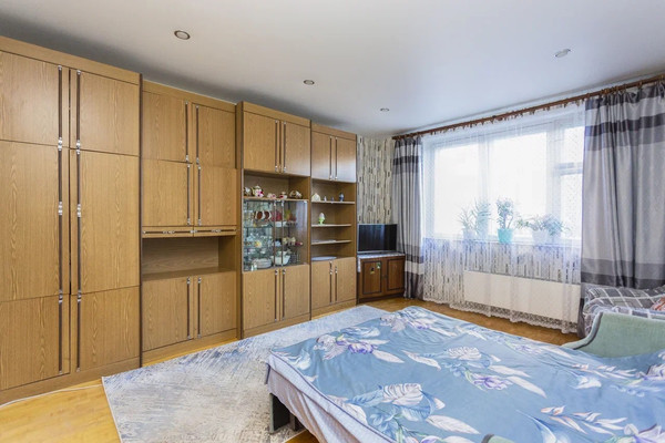 Продам трехкомнатную (3-комн.) квартиру, Адмирала Лазарева ул, 38, Москва г