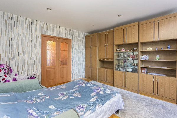 Продам трехкомнатную (3-комн.) квартиру, Адмирала Лазарева ул, 38, Москва г