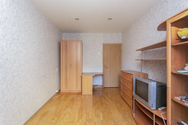 Продам трехкомнатную (3-комн.) квартиру, Адмирала Лазарева ул, 38, Москва г