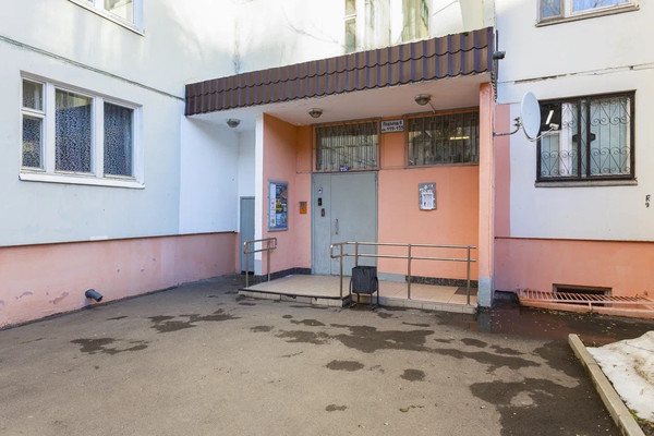 Продам трехкомнатную (3-комн.) квартиру, Адмирала Лазарева ул, 38, Москва г