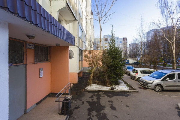 Продам трехкомнатную (3-комн.) квартиру, Адмирала Лазарева ул, 38, Москва г
