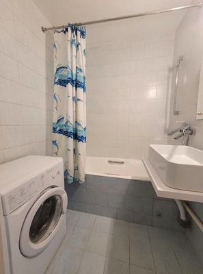 Продам двухкомнатную (2-комн.) квартиру, Николая Химушина ул, 23к1, Москва г