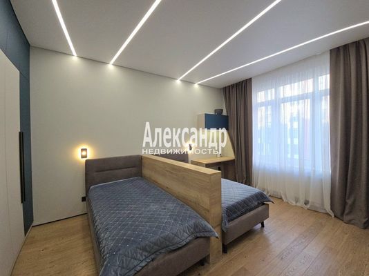 Продам трехкомнатную (3-комн.) квартиру, Обуховской Обороны пр-кт, 70к4, Санкт-Петербург г