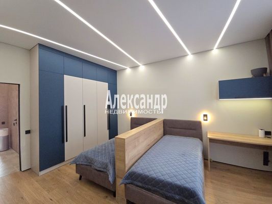 Продам трехкомнатную (3-комн.) квартиру, Обуховской Обороны пр-кт, 70к4, Санкт-Петербург г