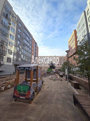 Продам трехкомнатную (3-комн.) квартиру, Обуховской Обороны пр-кт, 70к4, Санкт-Петербург г