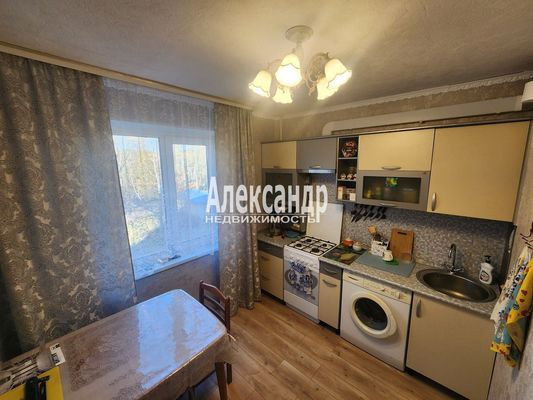 Продам трехкомнатную (3-комн.) квартиру, Юбилейная ул, 10, Кузнечное гп