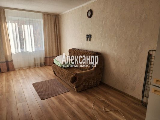 Продам трехкомнатную (3-комн.) квартиру, Юбилейная ул, 10, Кузнечное гп
