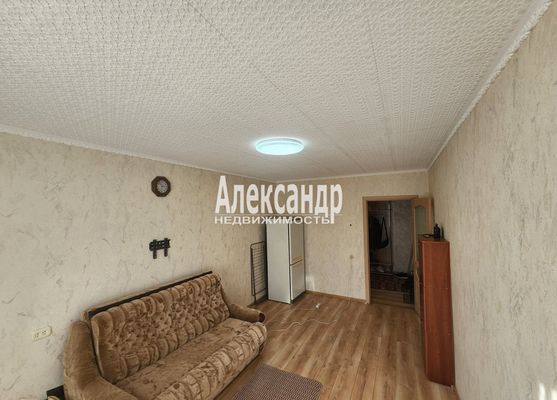 Продам трехкомнатную (3-комн.) квартиру, Юбилейная ул, 10, Кузнечное гп