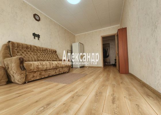 Продам трехкомнатную (3-комн.) квартиру, Юбилейная ул, 10, Кузнечное гп