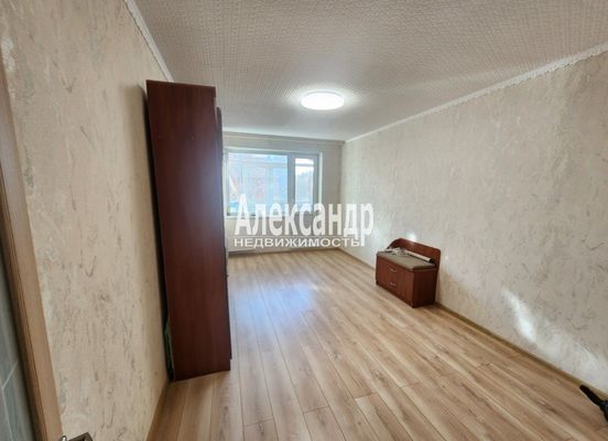 Продам трехкомнатную (3-комн.) квартиру, Юбилейная ул, 10, Кузнечное гп
