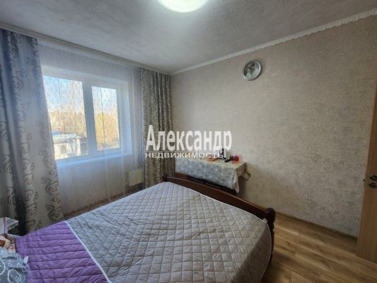 Продам трехкомнатную (3-комн.) квартиру, Юбилейная ул, 10, Кузнечное гп