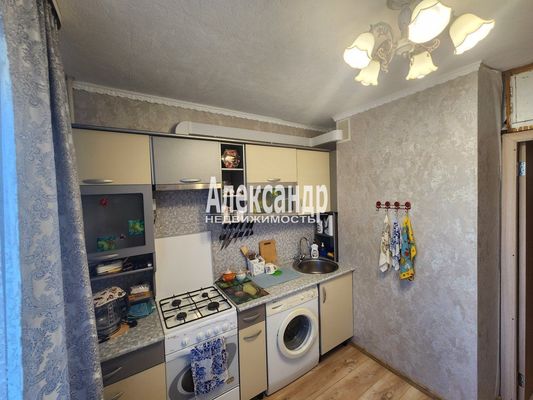 Продам трехкомнатную (3-комн.) квартиру, Юбилейная ул, 10, Кузнечное гп