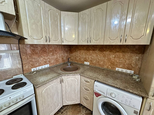 Сдам двухкомнатную (2-комн.) квартиру, 1 мкр, 44, Кропоткин г