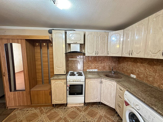 Сдам двухкомнатную (2-комн.) квартиру, 1 мкр, 44, Кропоткин г