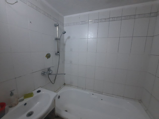 Продам трехкомнатную (3-комн.) квартиру, Баумана ул, 192, Иркутск г