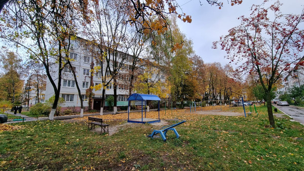 Продам трехкомнатную (3-комн.) квартиру, Медведева ул, 73, Брянск г