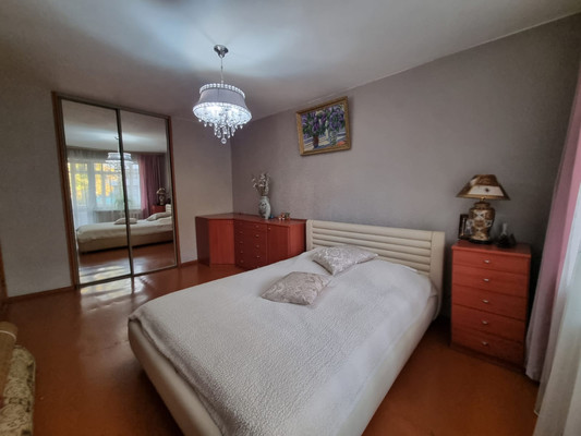 Продам трехкомнатную (3-комн.) квартиру, Медведева ул, 73, Брянск г