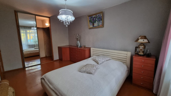 Продам трехкомнатную (3-комн.) квартиру, Медведева ул, 73, Брянск г