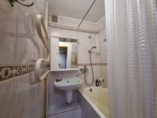 Продам трехкомнатную (3-комн.) квартиру, Медведева ул, 73, Брянск г