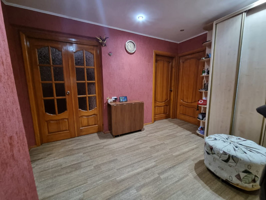 Продам трехкомнатную (3-комн.) квартиру, Медведева ул, 73, Брянск г