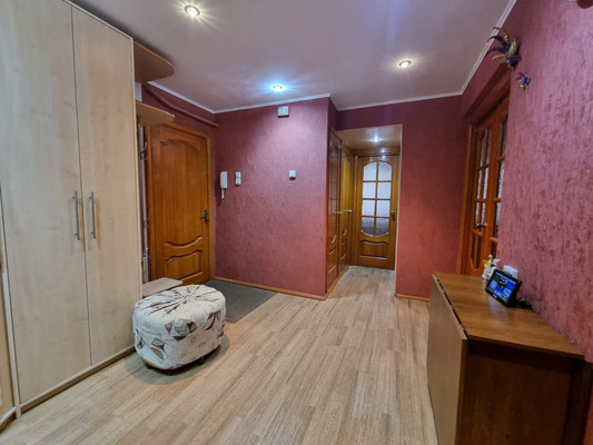 Продам трехкомнатную (3-комн.) квартиру, Медведева ул, 73, Брянск г