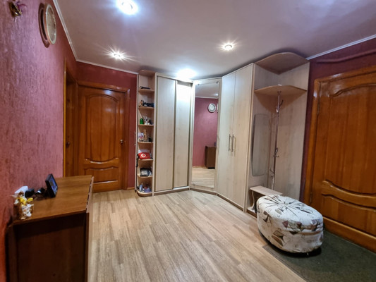 Продам трехкомнатную (3-комн.) квартиру, Медведева ул, 73, Брянск г