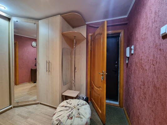 Продам трехкомнатную (3-комн.) квартиру, Медведева ул, 73, Брянск г