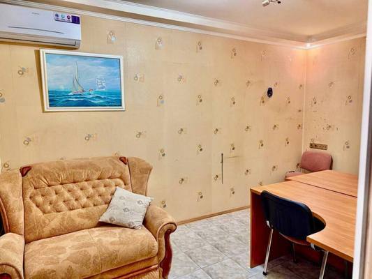 Продам двухкомнатную (2-комн.) квартиру, Екатерининская ул, 3, Симферополь г