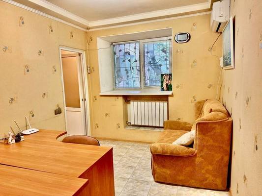 Продам двухкомнатную (2-комн.) квартиру, Екатерининская ул, 3, Симферополь г