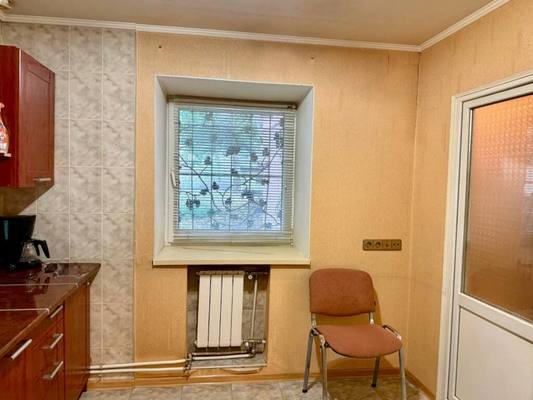 Продам двухкомнатную (2-комн.) квартиру, Екатерининская ул, 3, Симферополь г