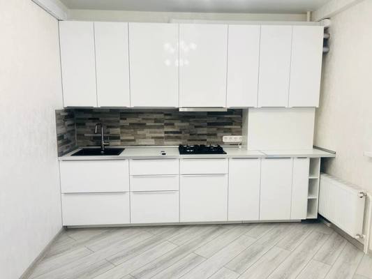 Продам трехкомнатную (3-комн.) квартиру, Батурина ул, 211, Симферополь г