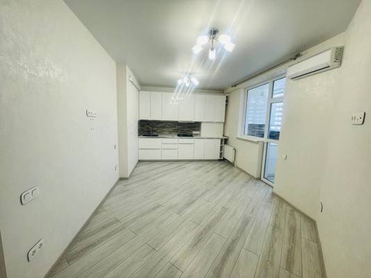 Продам трехкомнатную (3-комн.) квартиру, Батурина ул, 211, Симферополь г