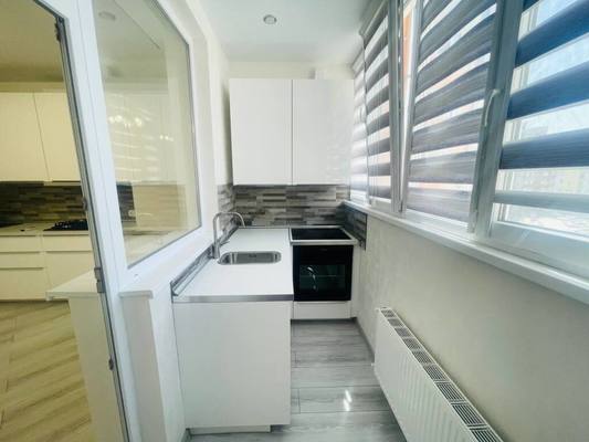 Продам трехкомнатную (3-комн.) квартиру, Батурина ул, 211, Симферополь г