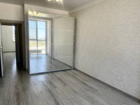 Продам трехкомнатную (3-комн.) квартиру, Батурина ул, 211, Симферополь г