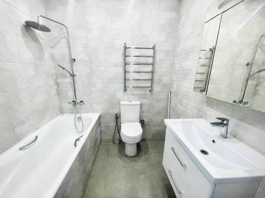 Продам трехкомнатную (3-комн.) квартиру, Батурина ул, 211, Симферополь г