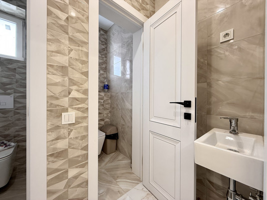 Продам коммерческое помещение 300 м2, Трамвайный пер, 26, Симферополь г