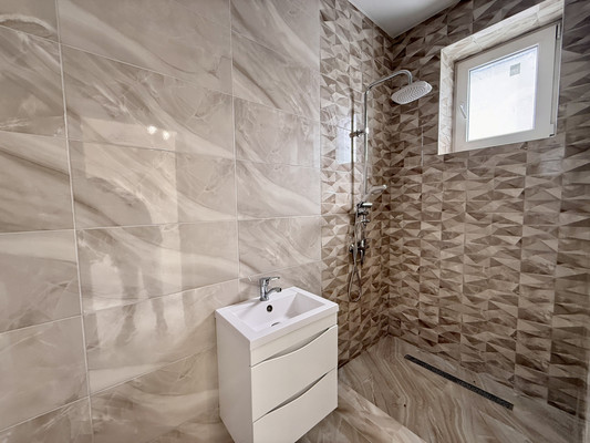 Продам коммерческое помещение 300 м2, Трамвайный пер, 26, Симферополь г